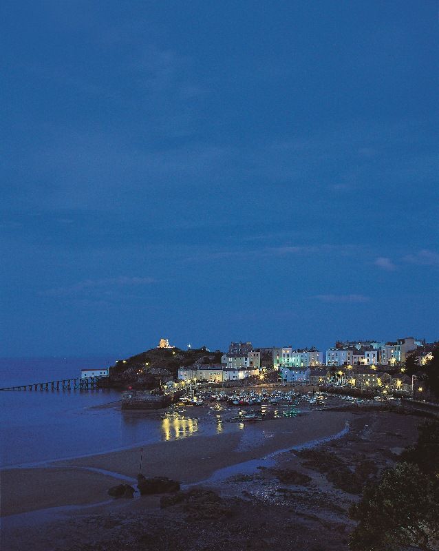 Tenby_Harbour_by_night Tenby_Harbour_by_night